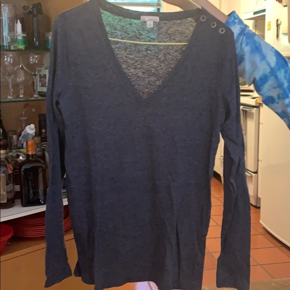 Vneck long sleeve shirt